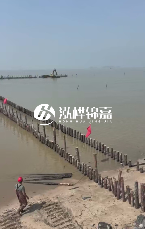 江蘇打松木樁專業(yè)施工隊-打圓木樁多少錢一米合適？