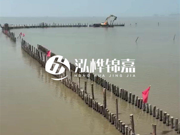 河道護(hù)坡打樁對(duì)河岸保護(hù)有何作用？河道松木樁水面需要預(yù)留多長(zhǎng)？