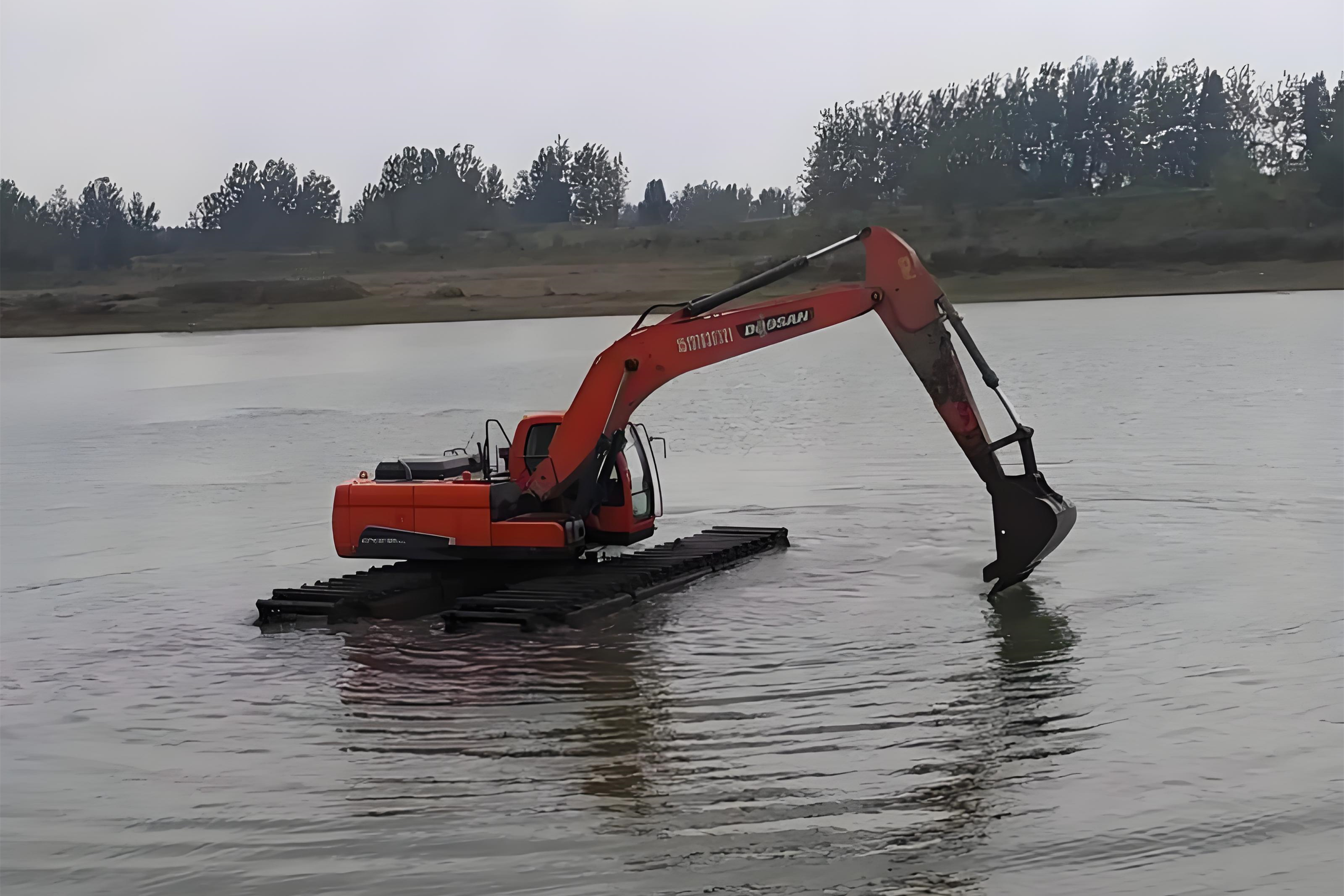 南昌水挖清淤團隊泓樺錦嘉-大面積沼澤地清淤總價一般什么范圍？