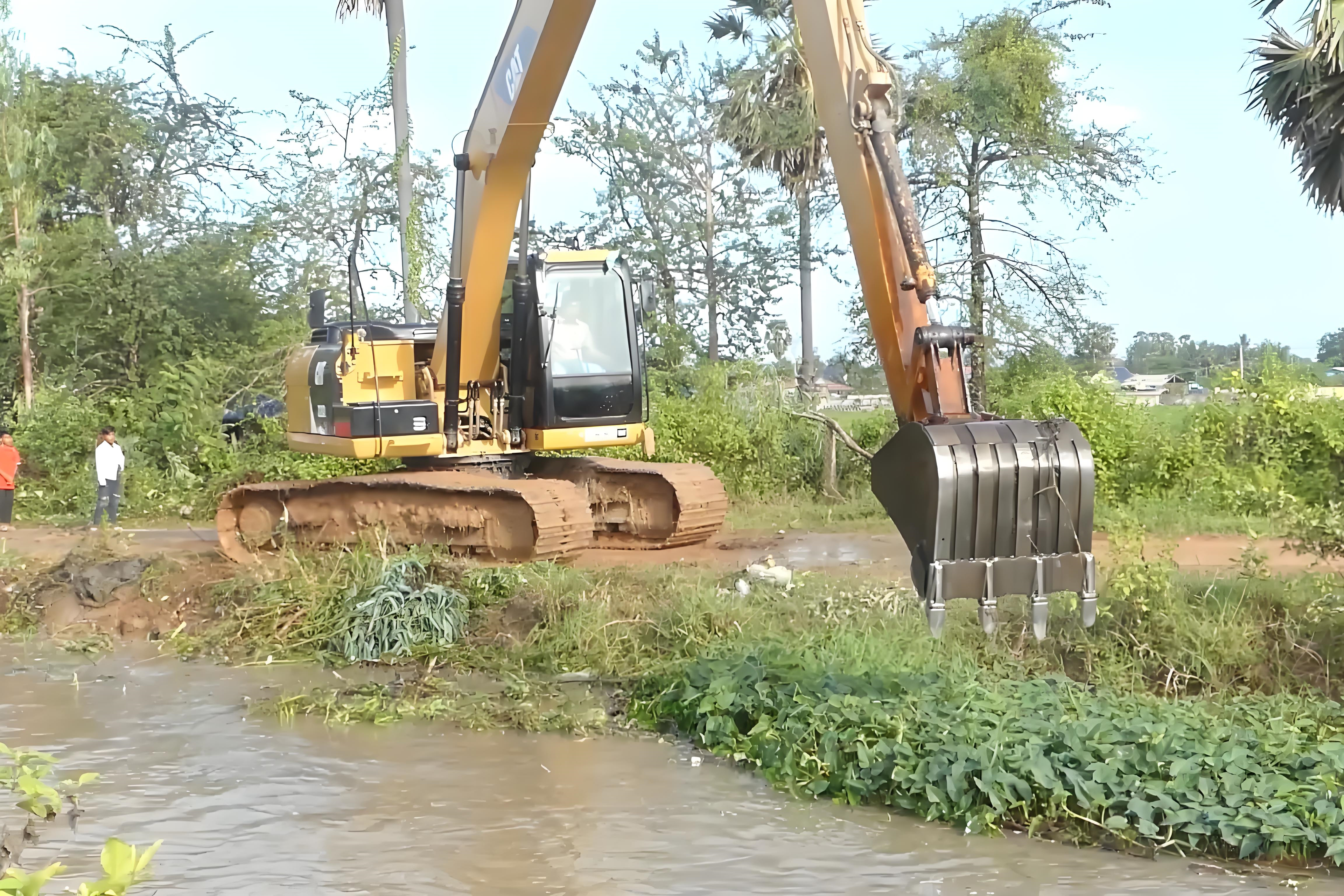 廣東佛山挖機清淤施工隊-沼澤地清淤適合在什么季節(jié)進行？?