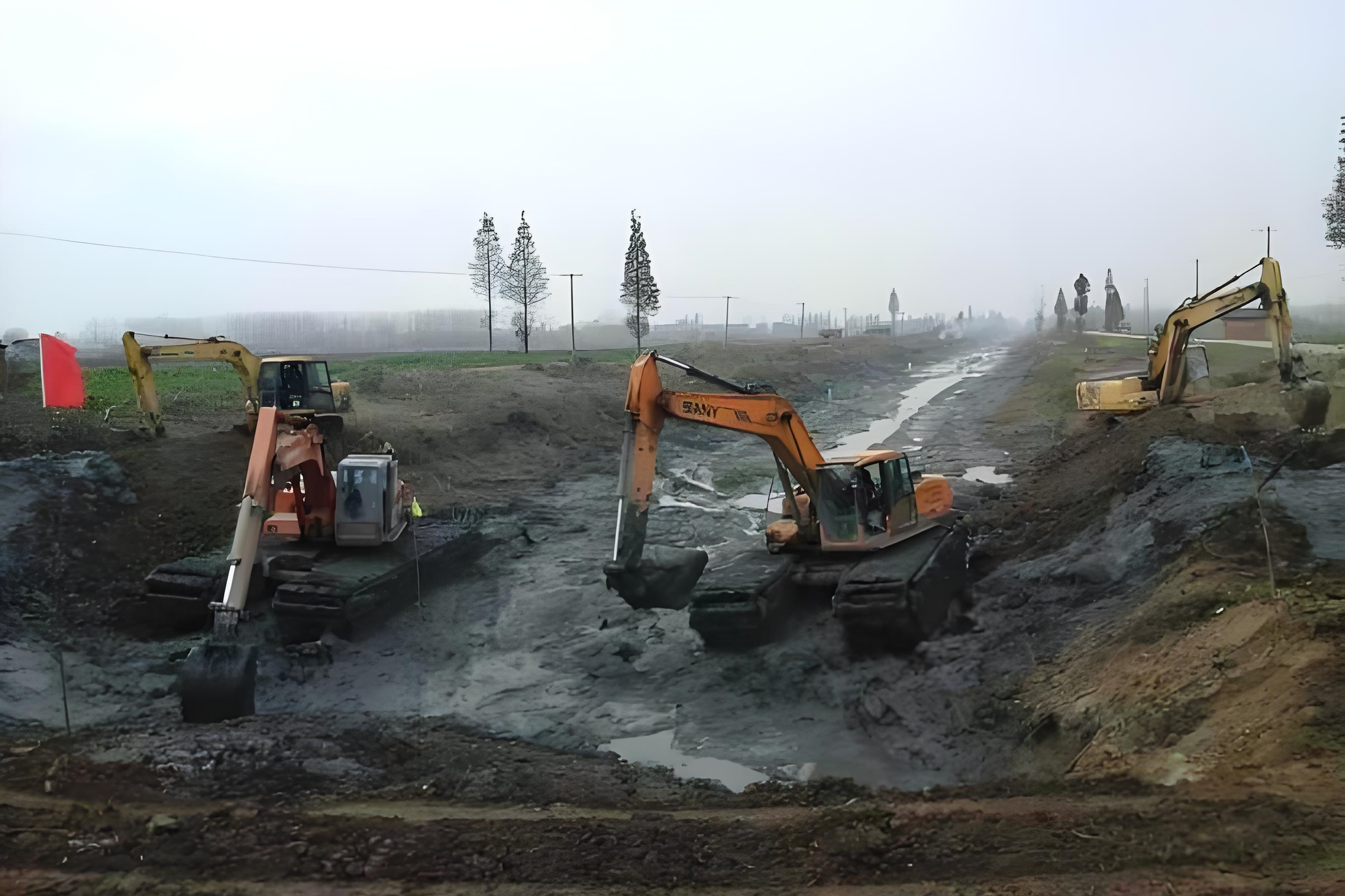 浙江溫州挖機(jī)清淤施工隊(duì) - 沼澤地清淤可否用長(zhǎng)臂挖機(jī)替代人工？