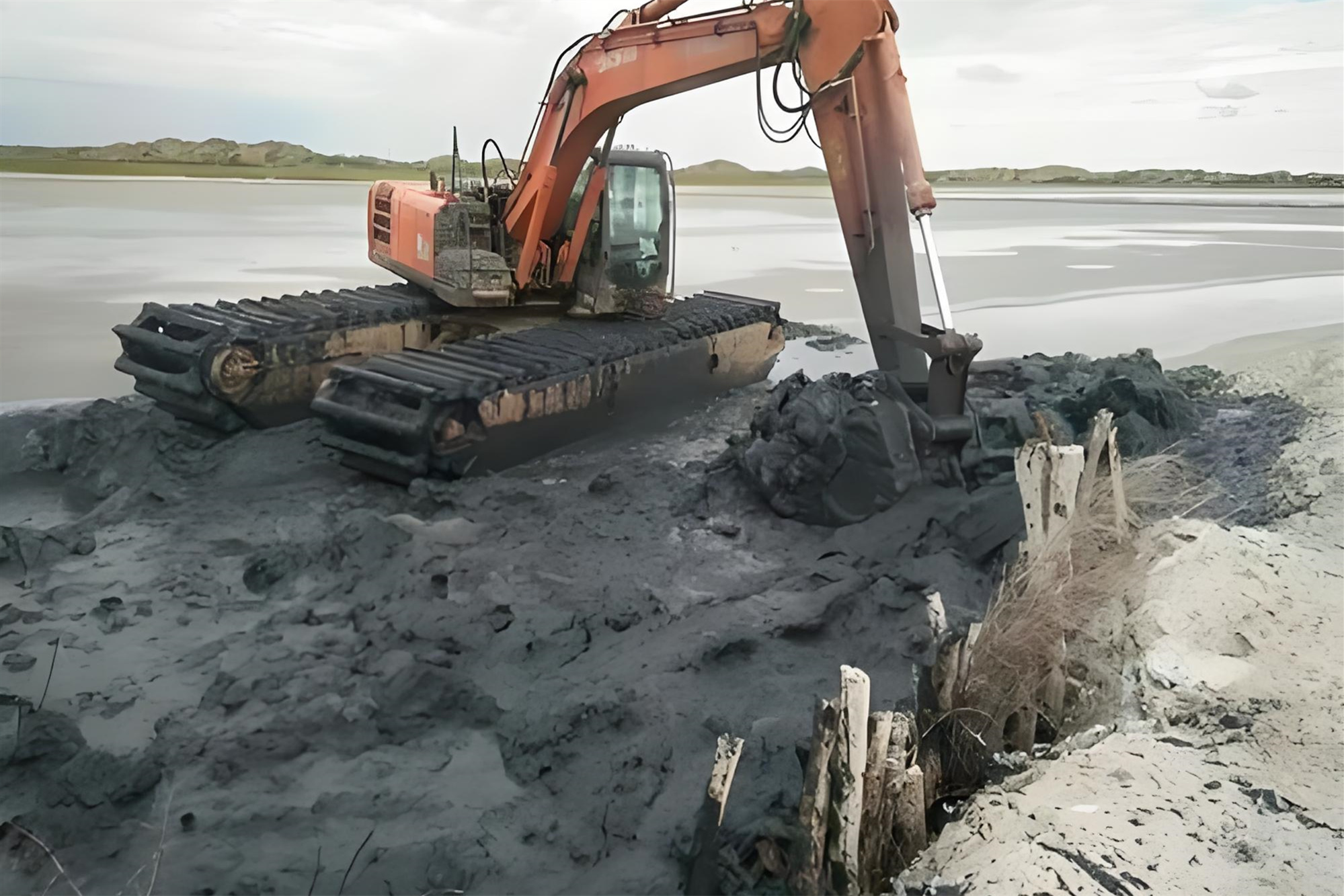 北京昌平區(qū)水上挖機(jī)清淤隊(duì)-挖機(jī)清淤效率受哪些因素影響？