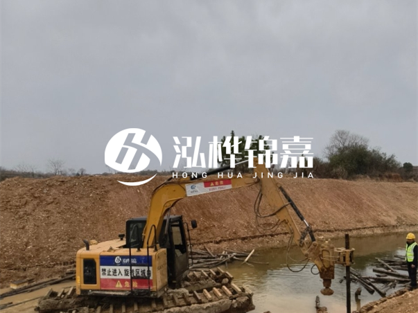 松木樁批發(fā)廠家泓樺錦嘉-河道駁岸樁選松木還是杉木更經(jīng)濟(jì)？