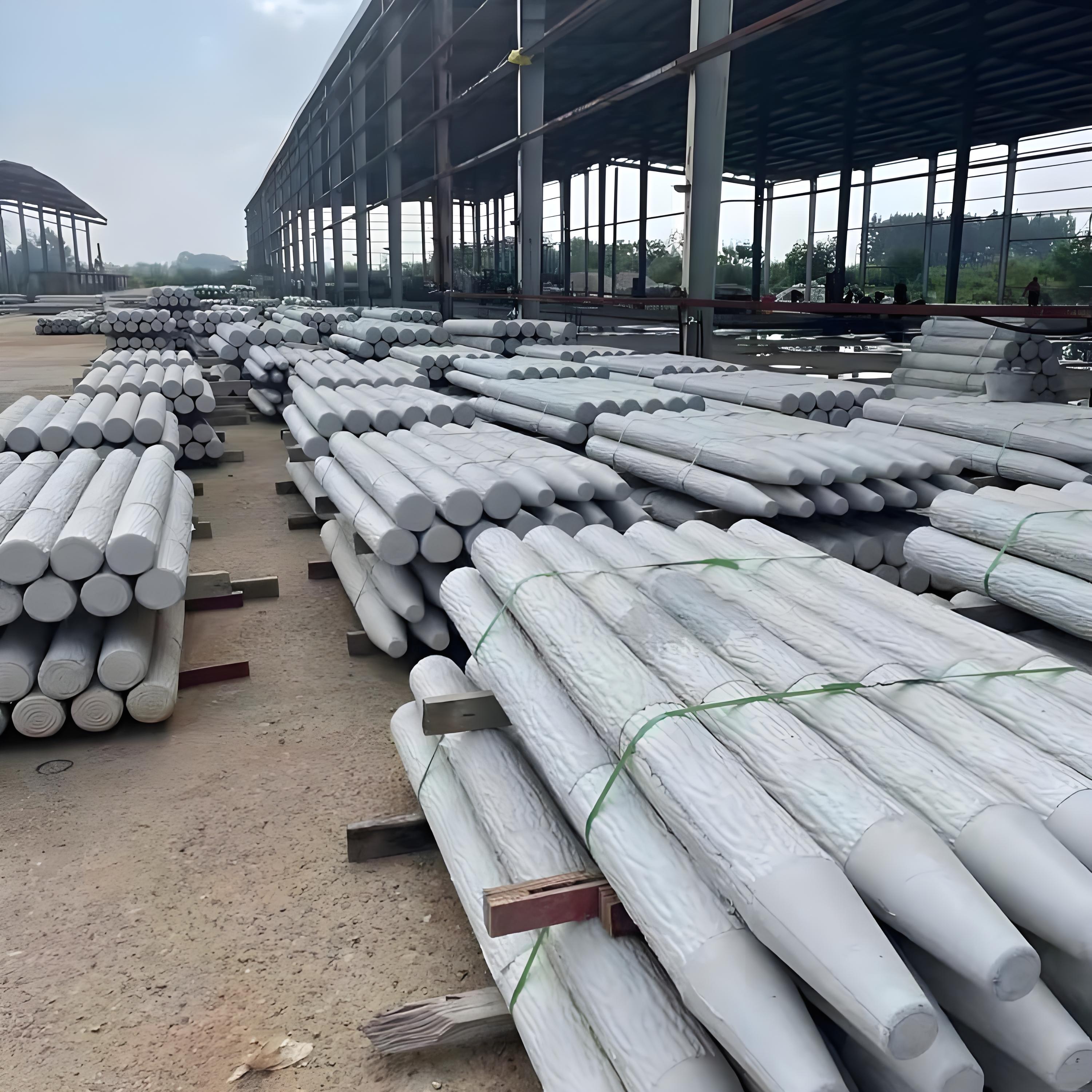 水泥仿木樁廠家泓樺錦嘉-打仿木樁需要打樁機(jī)嗎？