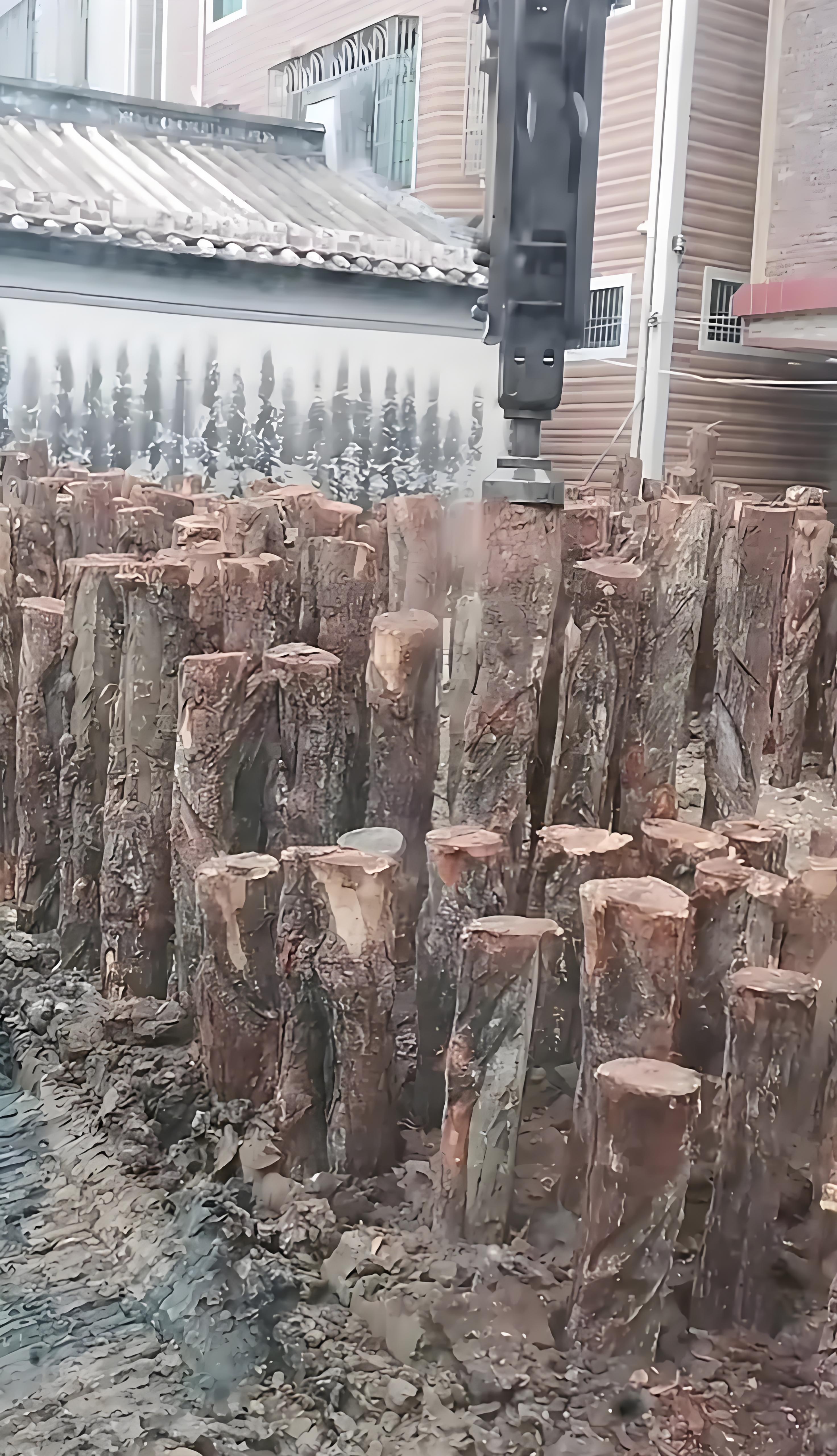 松木樁廠家泓樺錦嘉 - 河道駁岸樁和混凝土駁岸哪個(gè)更劃算？